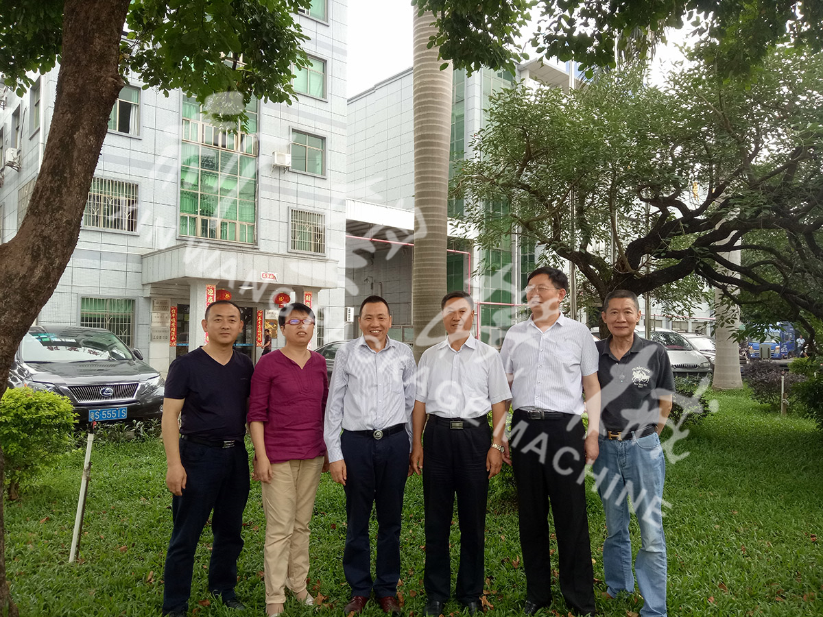 總裝備部劉思剛少將、新華社李建琦博士一行蒞臨新望公司考察指導